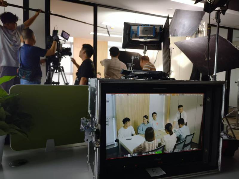 岑溪市TVC拍摄公司：科技产品视觉化大师，诠释未来感与功能美学